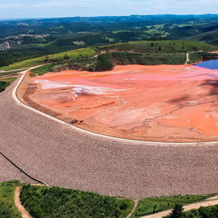 Barragens de rejeitos, Empilhamentos e Cavas